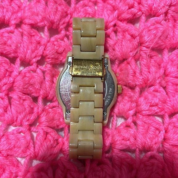 Michael kors acrylic watch - Picture 2 of 3